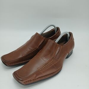 Brown Majestic Collection shoe, size 8